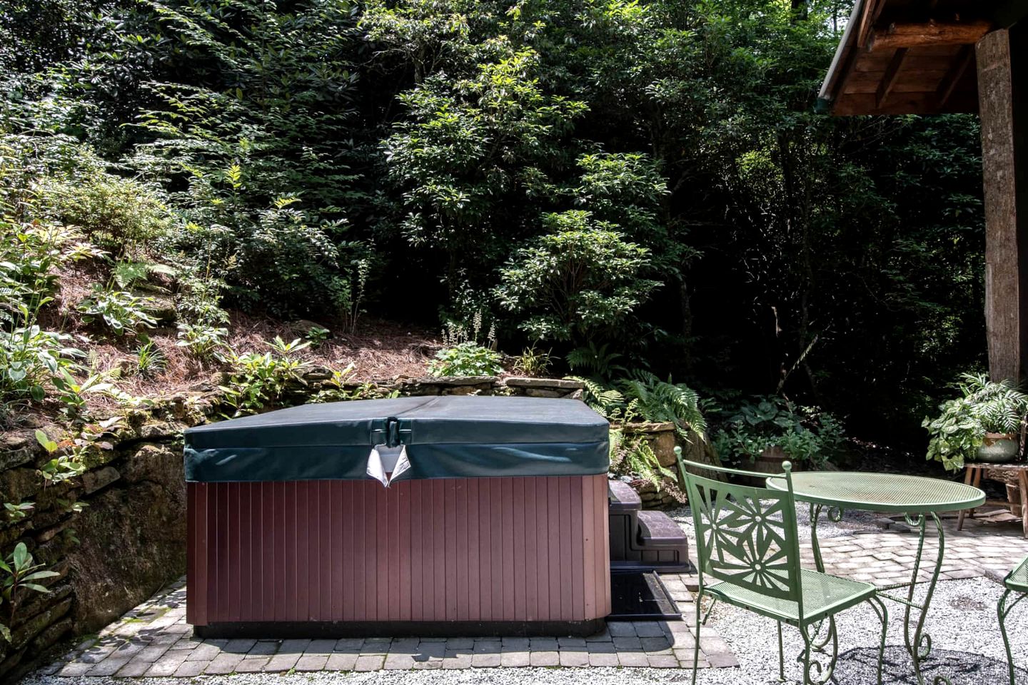 Secluded Delight: Unplug and Reconnect in a Special House in Lake Toxaway's Woods