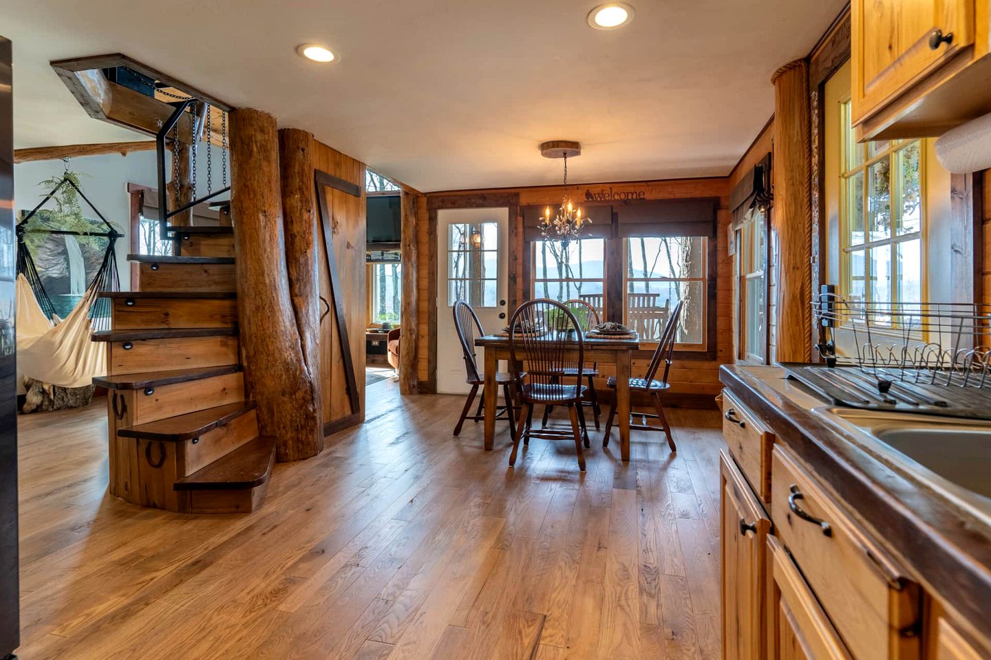 Secluded Delight: Unplug and Reconnect in a Special House in Lake Toxaway's Woods