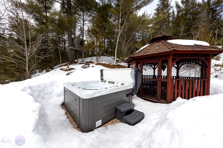 Cabins (Canada, Saint Come, Quebec)