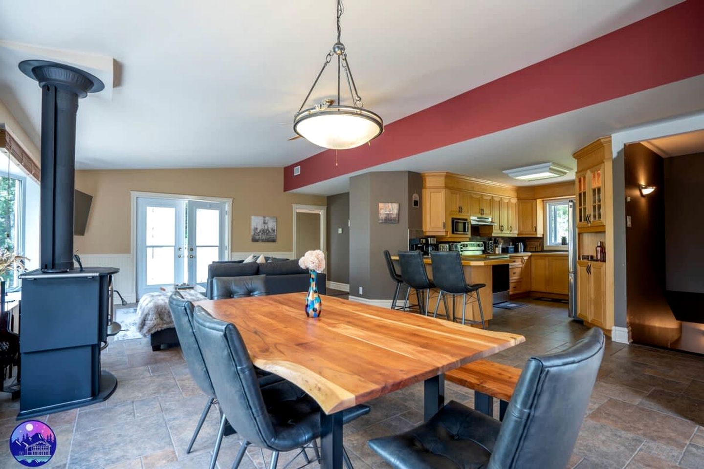 Secluded Dog-Friendly Cabin with Incredible Outdoor Living Area in Saint Come, Quebec