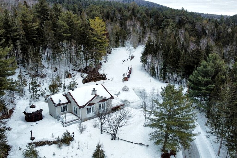 Cabins (Canada, Saint Come, Quebec)
