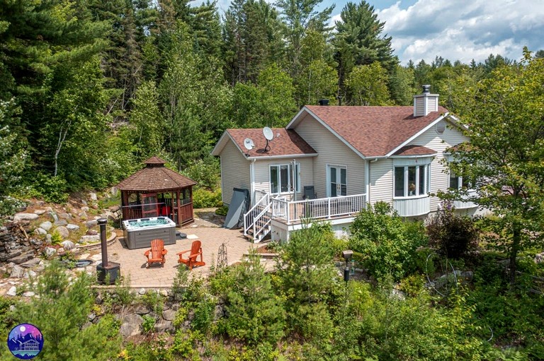 Cabins (Canada, Saint Come, Quebec)