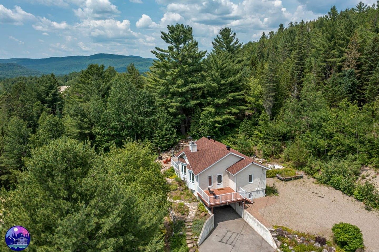 Secluded Dog-Friendly Cabin with Incredible Outdoor Living Area in Saint Come, Quebec