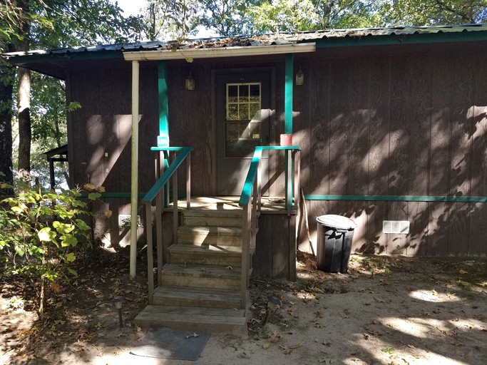 Cabins (Linden, Texas, United States)