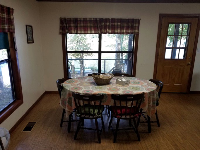 Cabins (Linden, Texas, United States)