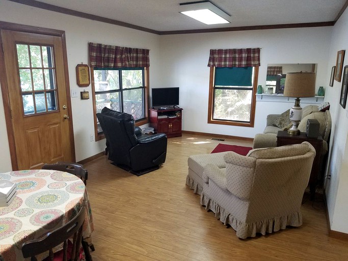 Cabins (Linden, Texas, United States)