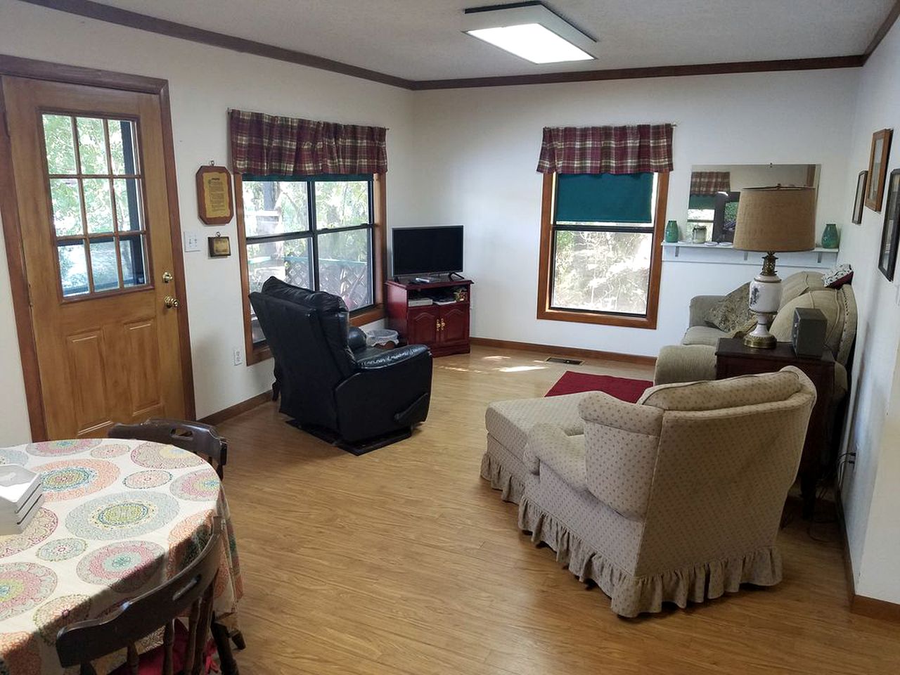 Peaceful Lakeside Weekend Getaway for Four in East Texas