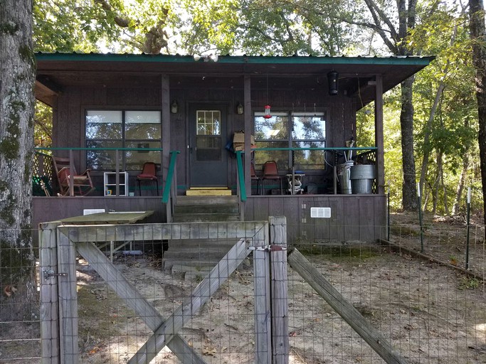 Cabins (Linden, Texas, United States)