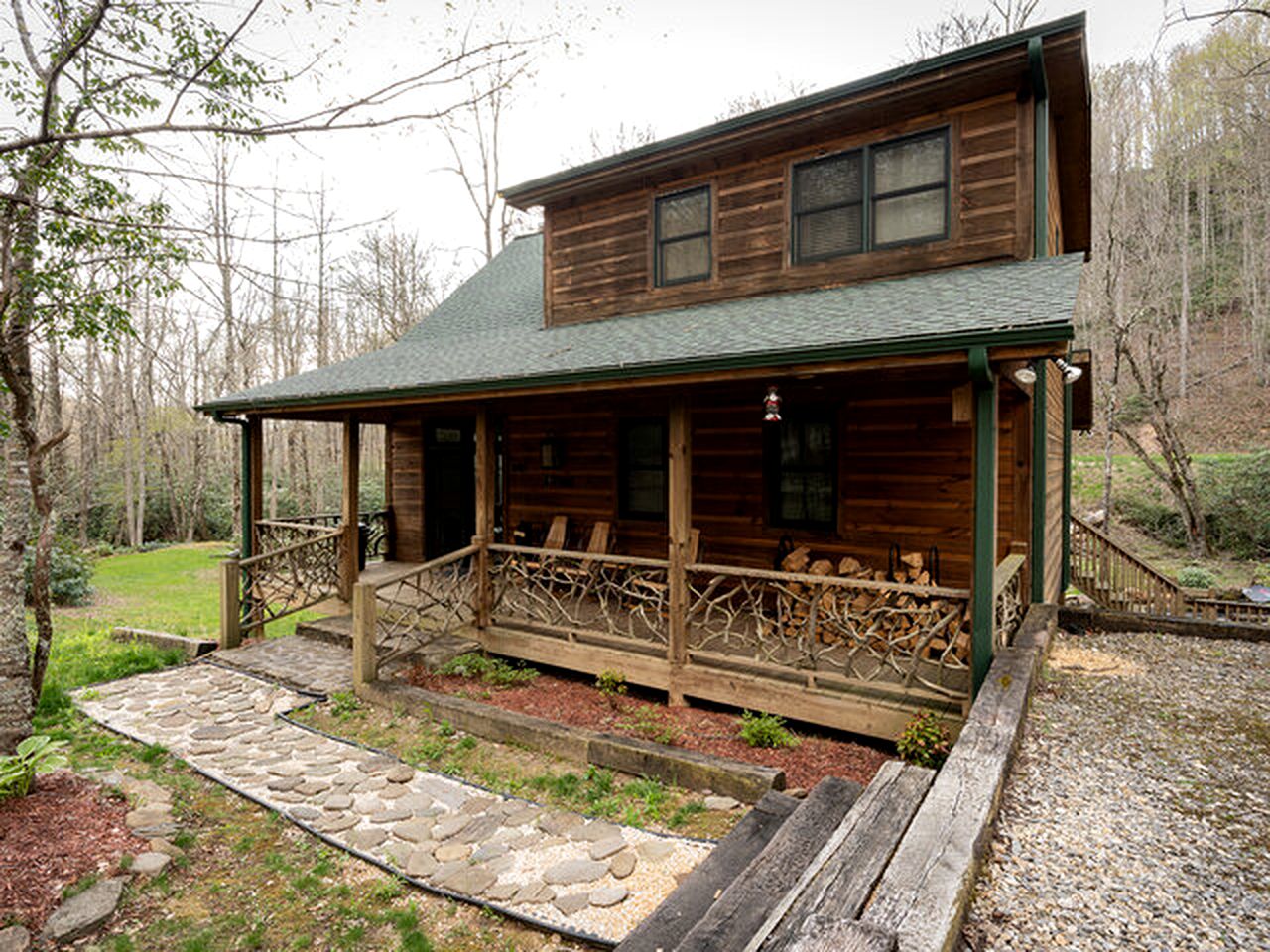 Secluded Family Retreat in Log Cabin with Hammock and Fire Pit in Topton, North Carolina