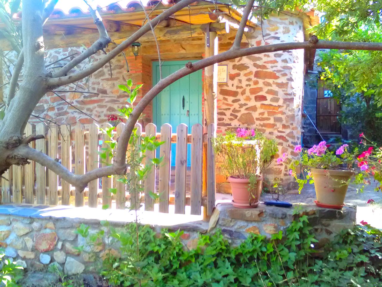 Secluded Getaway for Two in Rustic Studio Rental in Extremadura, Spain