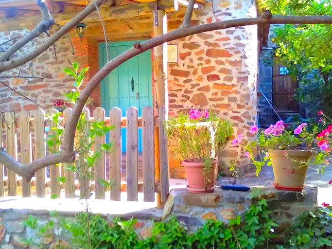 Cottages (El Jiniebro, Extremadura, Spain)