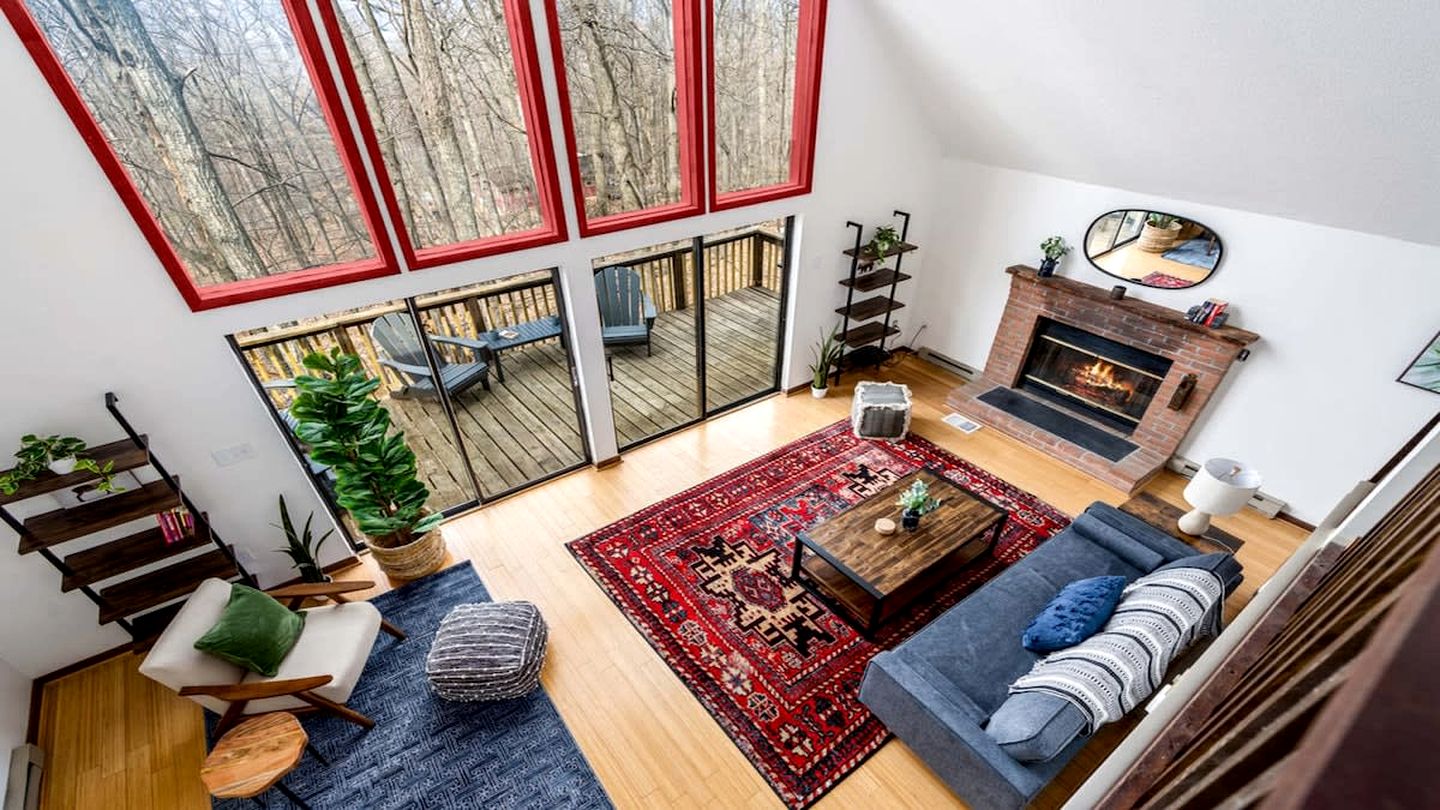 Mountainside Chalet-Cabin with Hot Tub, Large Deck, Fire Pit and Grill - Everything You Need for Your Gerrardstown, WV Getaway