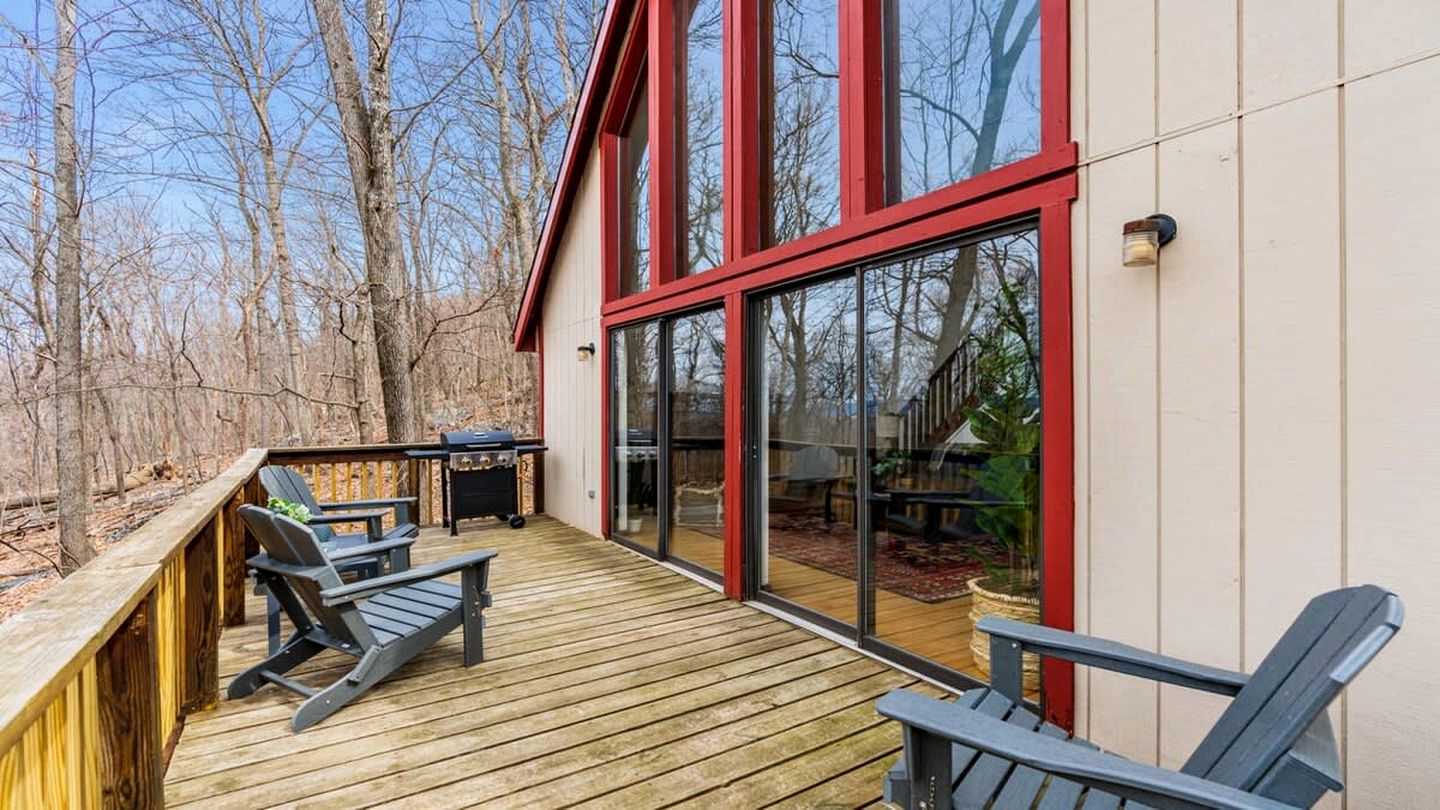 Mountainside Chalet-Cabin with Hot Tub, Large Deck, Fire Pit and Grill - Everything You Need for Your Gerrardstown, WV Getaway