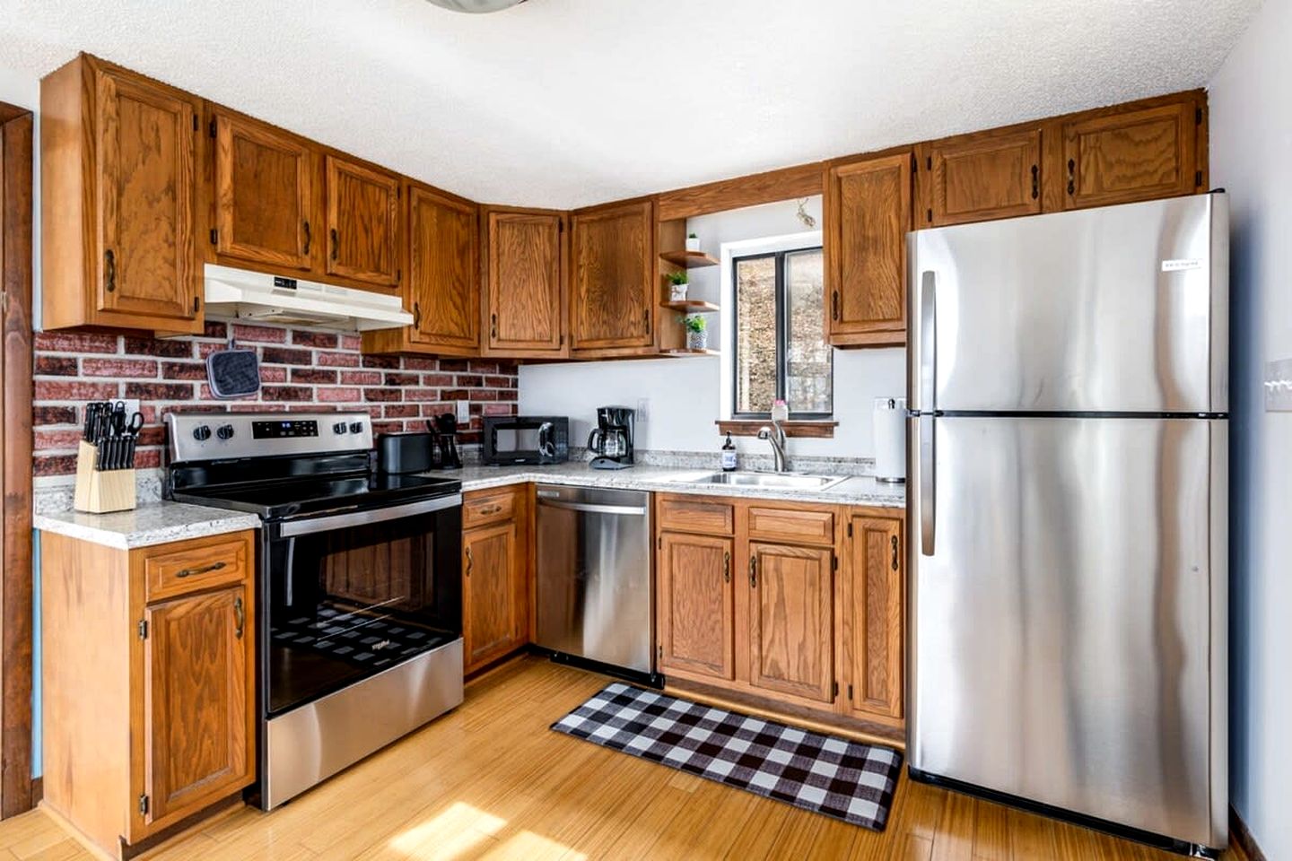 Mountainside Chalet-Cabin with Hot Tub, Large Deck, Fire Pit and Grill - Everything You Need for Your Gerrardstown, WV Getaway