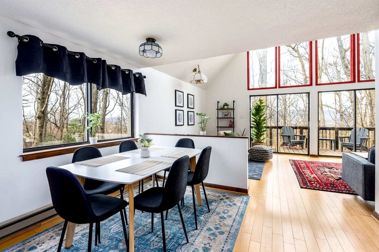 Cabins (United States of America, Gerrardstown, West Virginia)