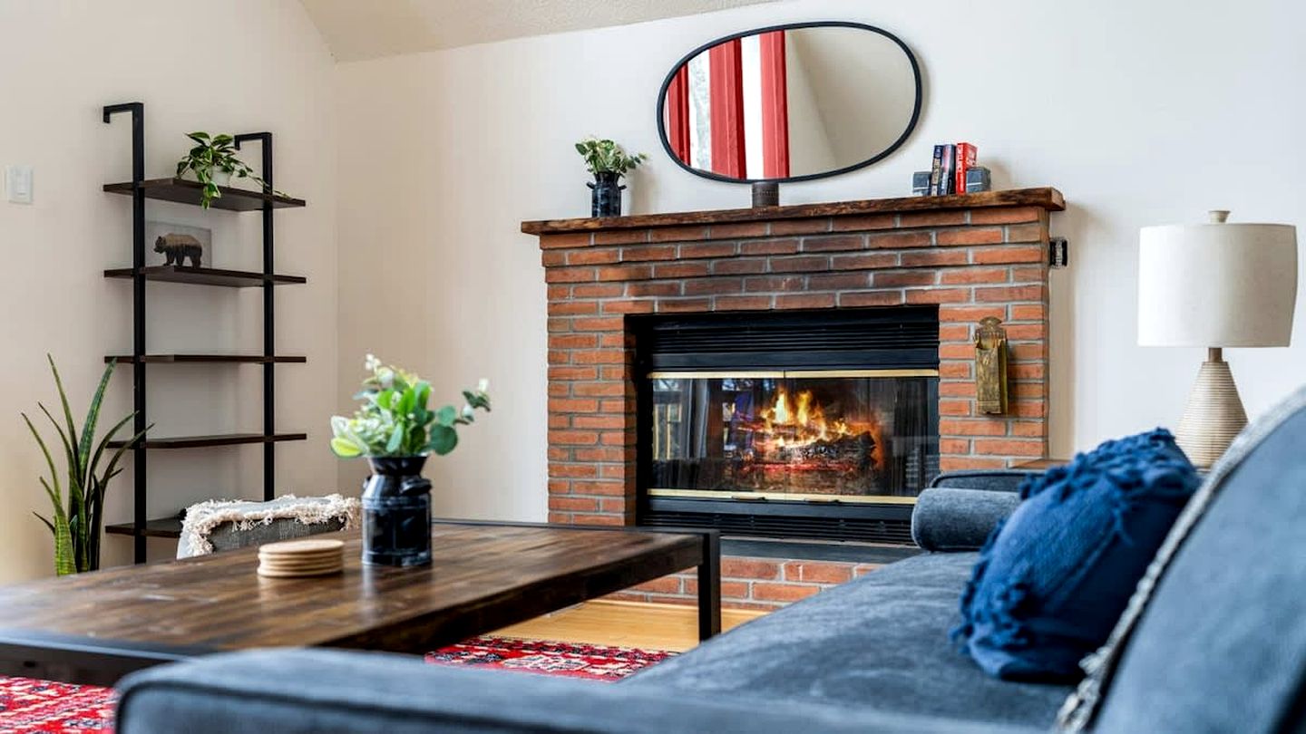 Mountainside Chalet-Cabin with Hot Tub, Large Deck, Fire Pit and Grill - Everything You Need for Your Gerrardstown, WV Getaway