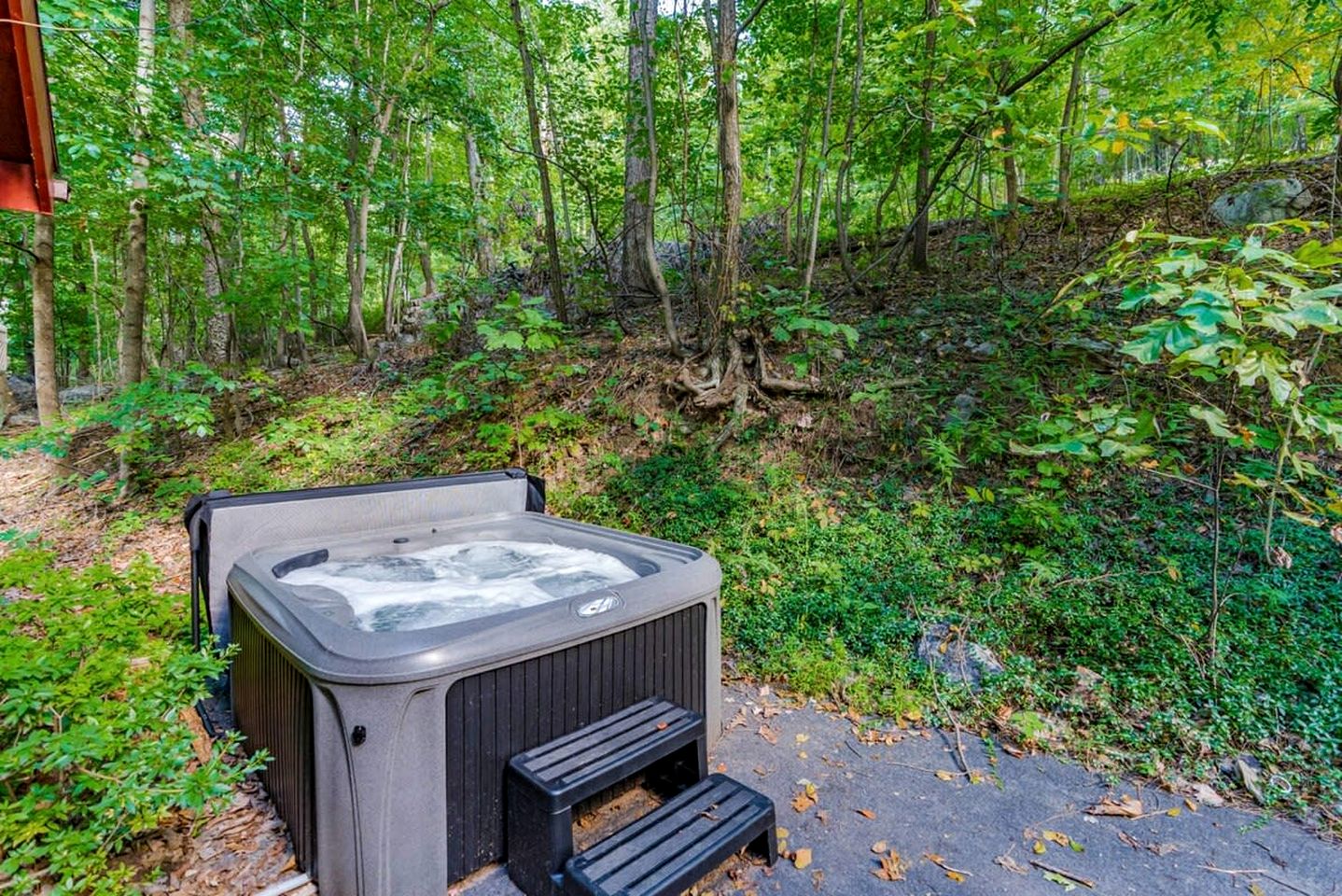 Mountainside Chalet-Cabin with Hot Tub, Large Deck, Fire Pit and Grill - Everything You Need for Your Gerrardstown, WV Getaway