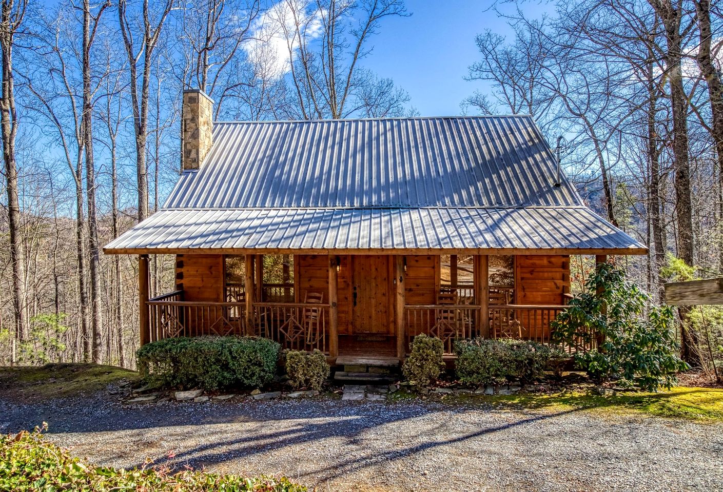 Secluded Rustic Cabin with Jacuzzi in Sevierville, Tennessee