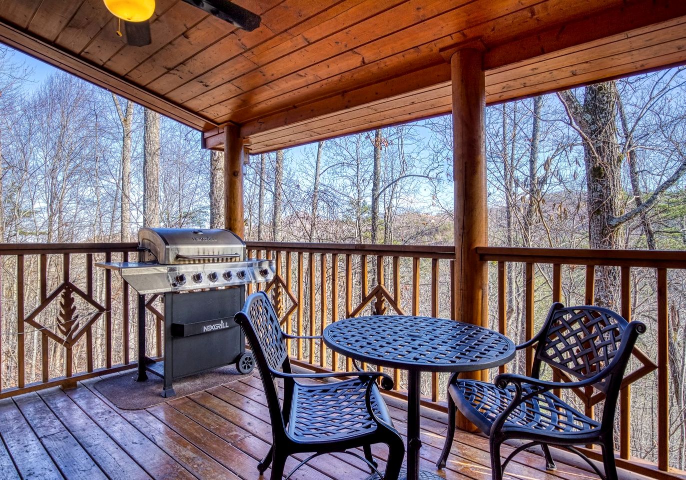 Secluded Rustic Cabin with Jacuzzi in Sevierville, Tennessee