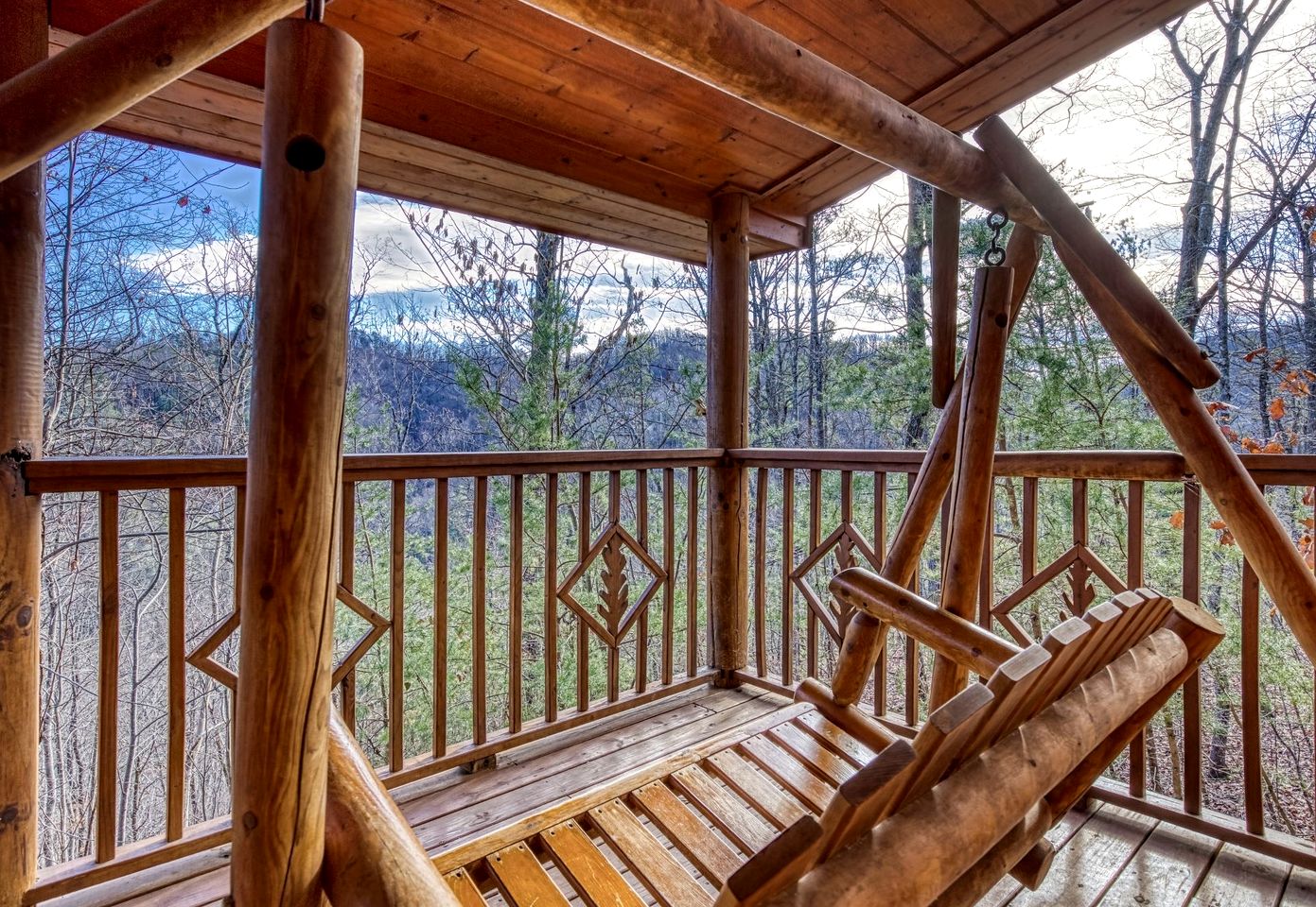 Secluded Rustic Cabin with Jacuzzi in Sevierville, Tennessee