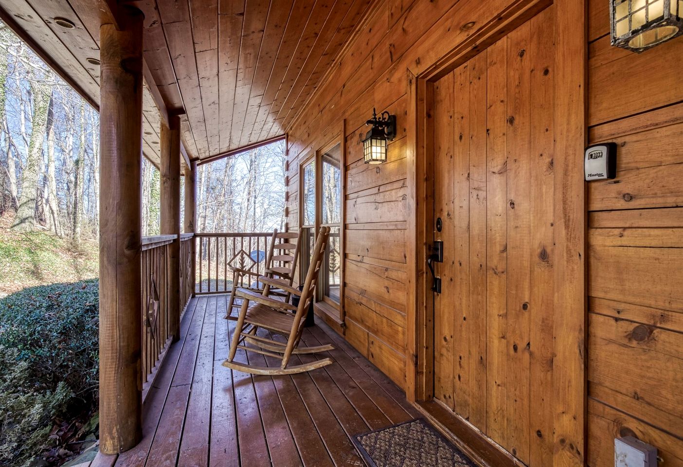 Secluded Rustic Cabin with Jacuzzi in Sevierville, Tennessee
