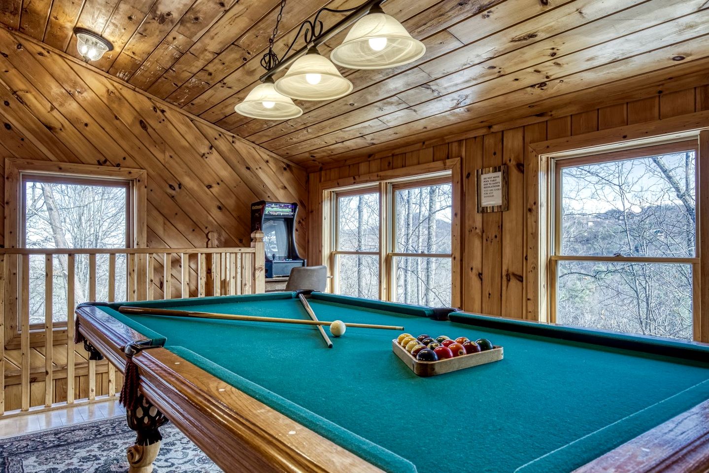 Secluded Rustic Cabin with Jacuzzi in Sevierville, Tennessee