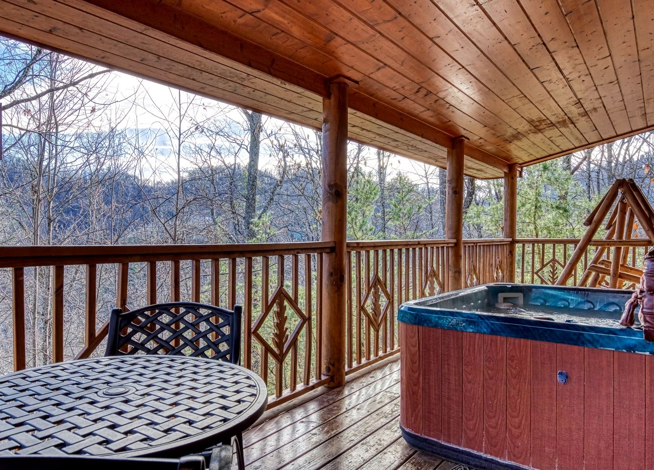 Secluded Rustic Cabin with Jacuzzi in Sevierville, Tennessee