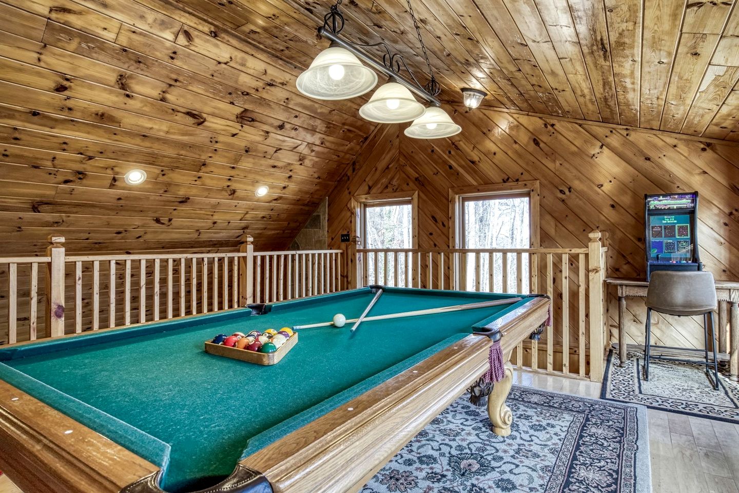 Secluded Rustic Cabin with Jacuzzi in Sevierville, Tennessee