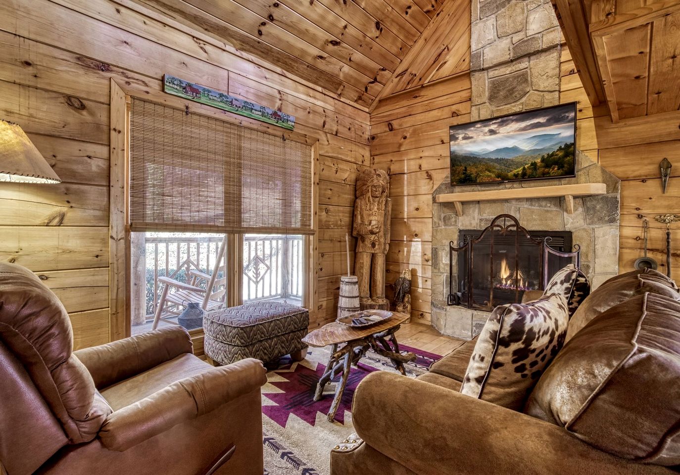 Secluded Rustic Cabin with Jacuzzi in Sevierville, Tennessee