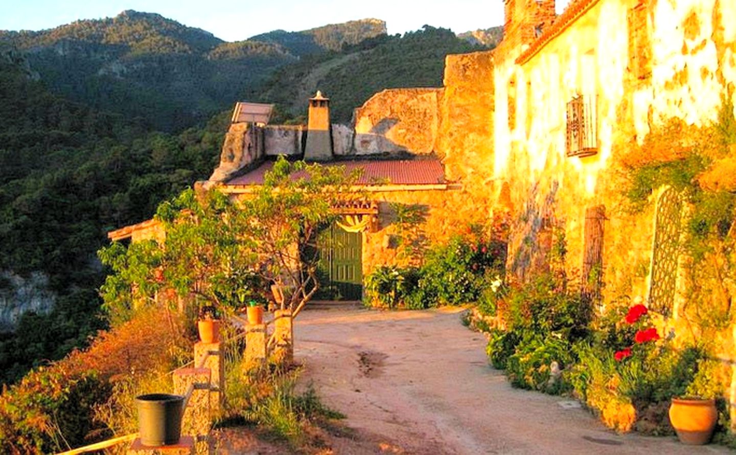 Secluded Hut on a Peaceful Yoga Retreat in the South of Spain