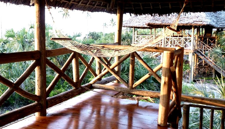 Huts (Pangani, Tanga Region, Tanzania)