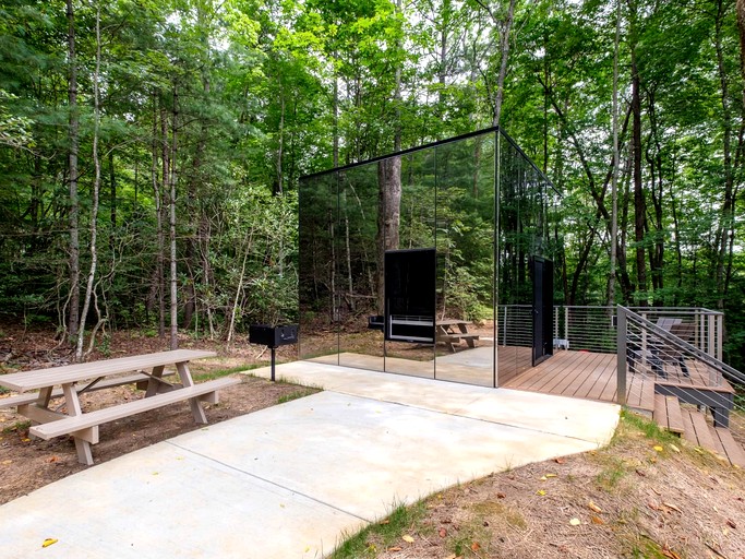 Cabins (United States of America, Transylvania County, North Carolina)