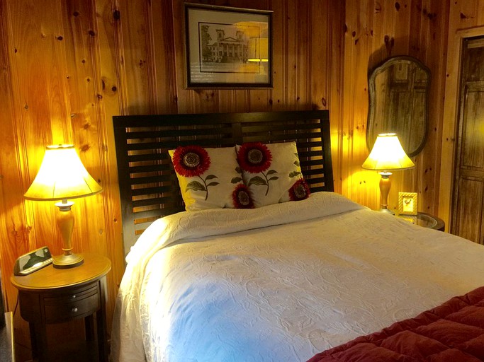 Lisa Mays Rentals Secluded Lake Glenville Compound Retreat, Cabins, Cashiers, United States of