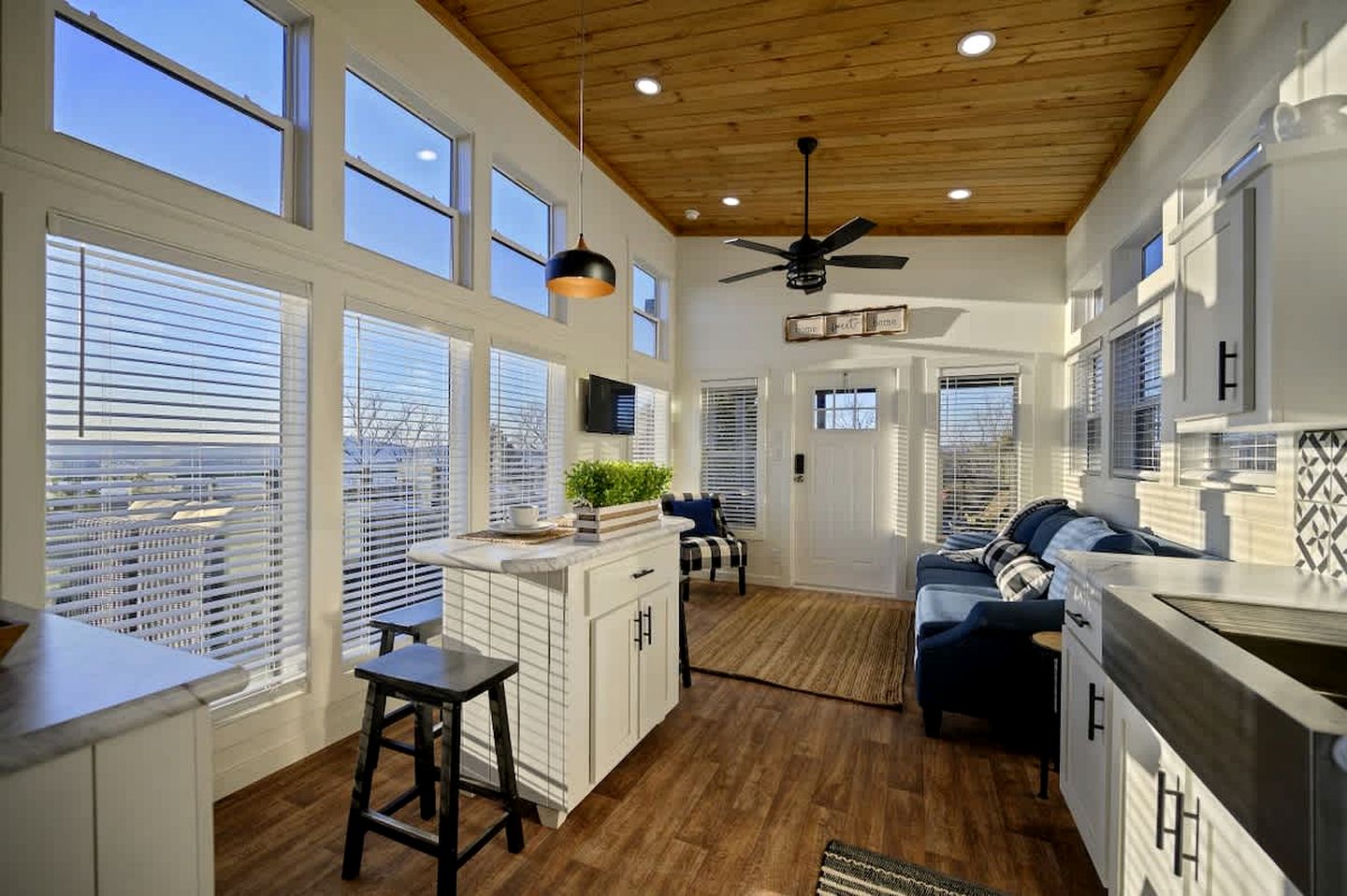 Serene Tiny Home Retreat with Sunrise Lake & Mountain Views in Pushmataha County, Oklahoma