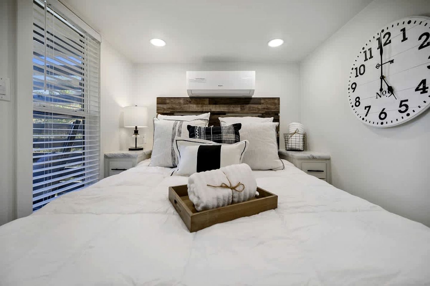 Serene Tiny Home Retreat with Sunrise Lake & Mountain Views in Pushmataha County, Oklahoma