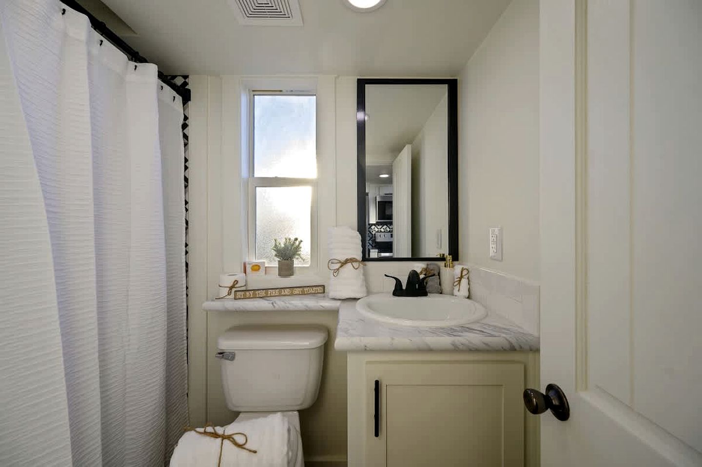 Serene Tiny Home Retreat with Sunrise Lake & Mountain Views in Pushmataha County, Oklahoma