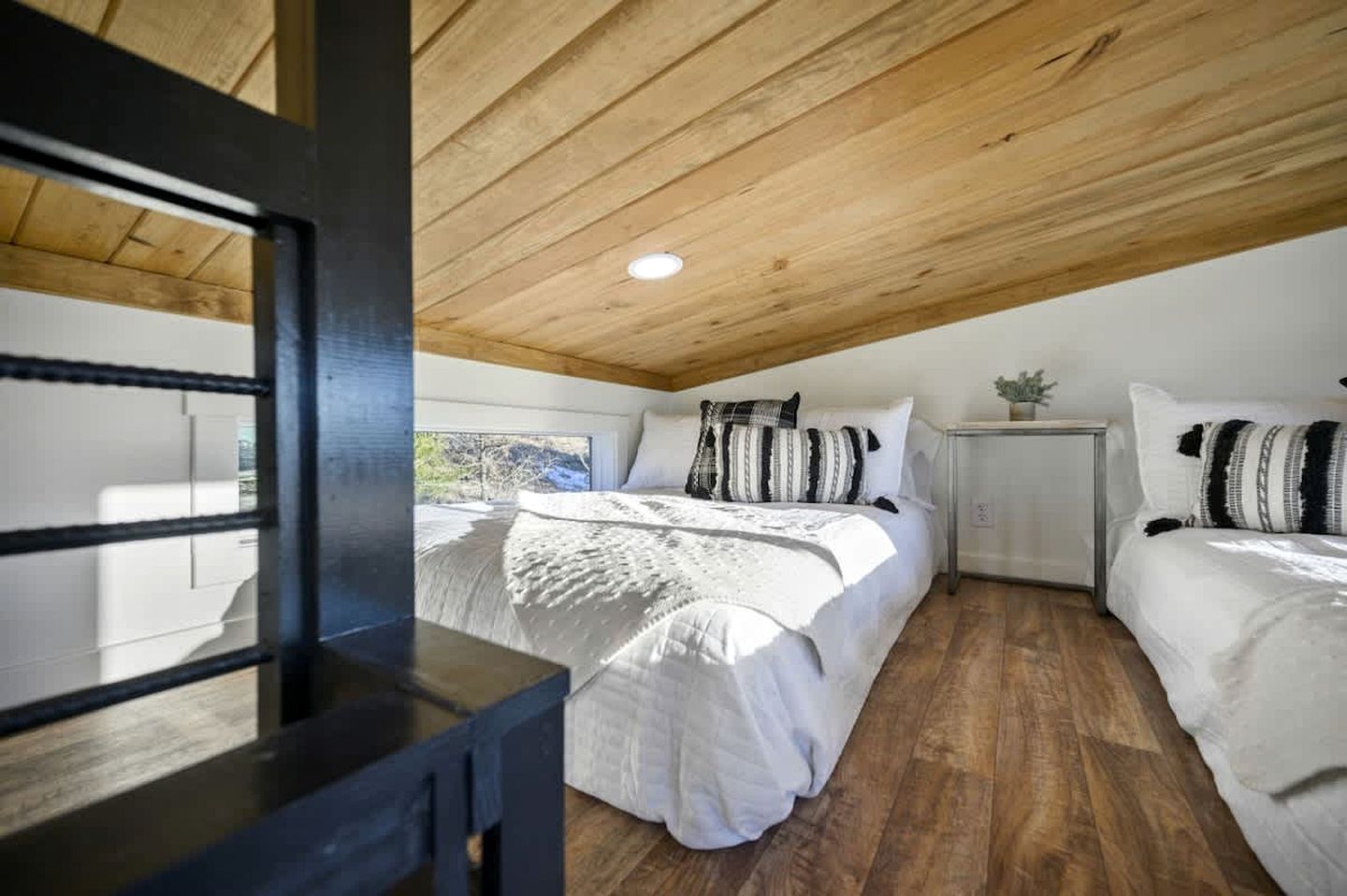 Serene Tiny Home Retreat with Sunrise Lake & Mountain Views in Pushmataha County, Oklahoma