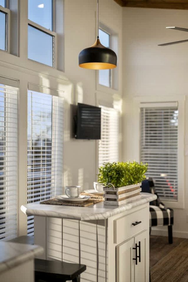 Serene Tiny Home Retreat with Sunrise Lake & Mountain Views in Pushmataha County, Oklahoma