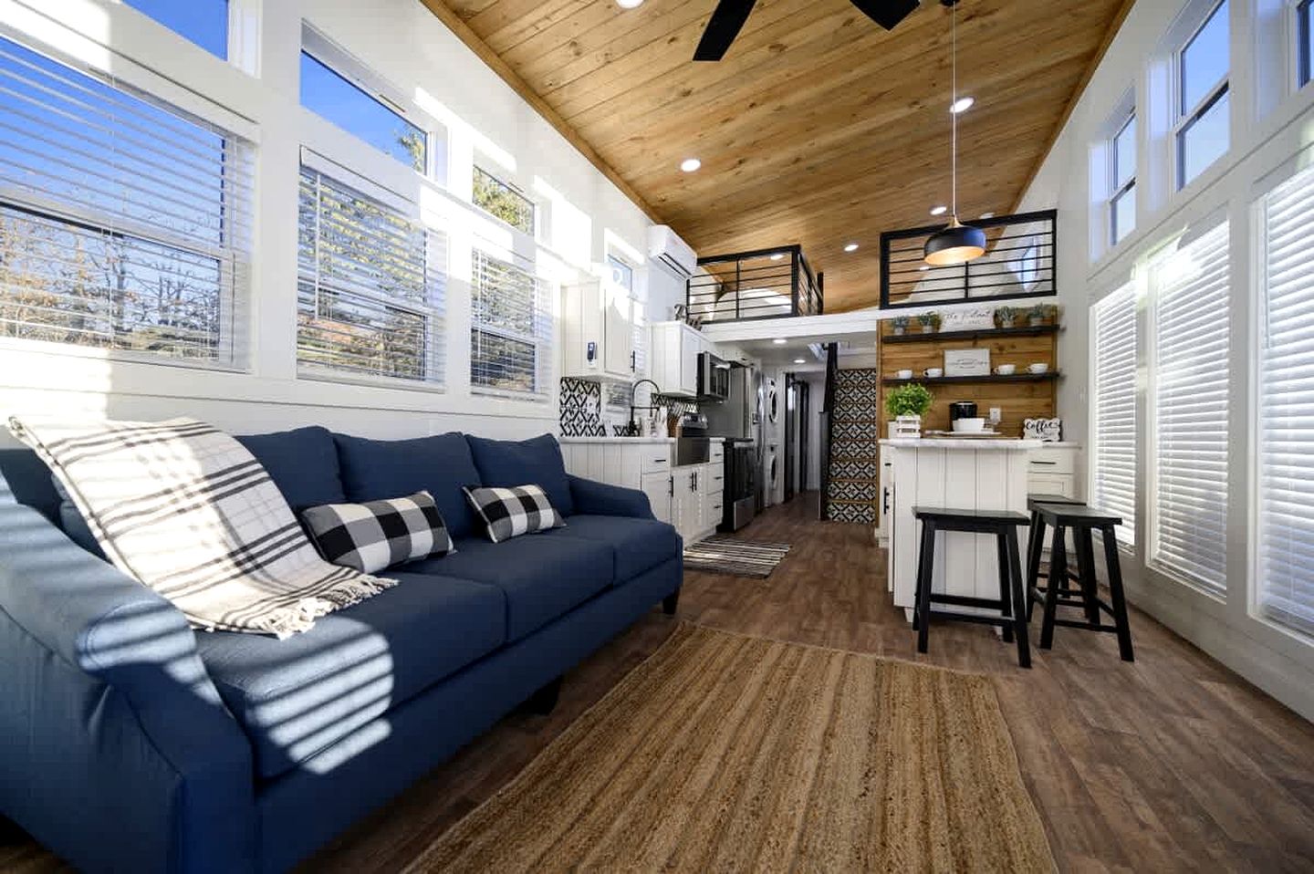 Serene Tiny Home Retreat with Sunrise Lake & Mountain Views in Pushmataha County, Oklahoma