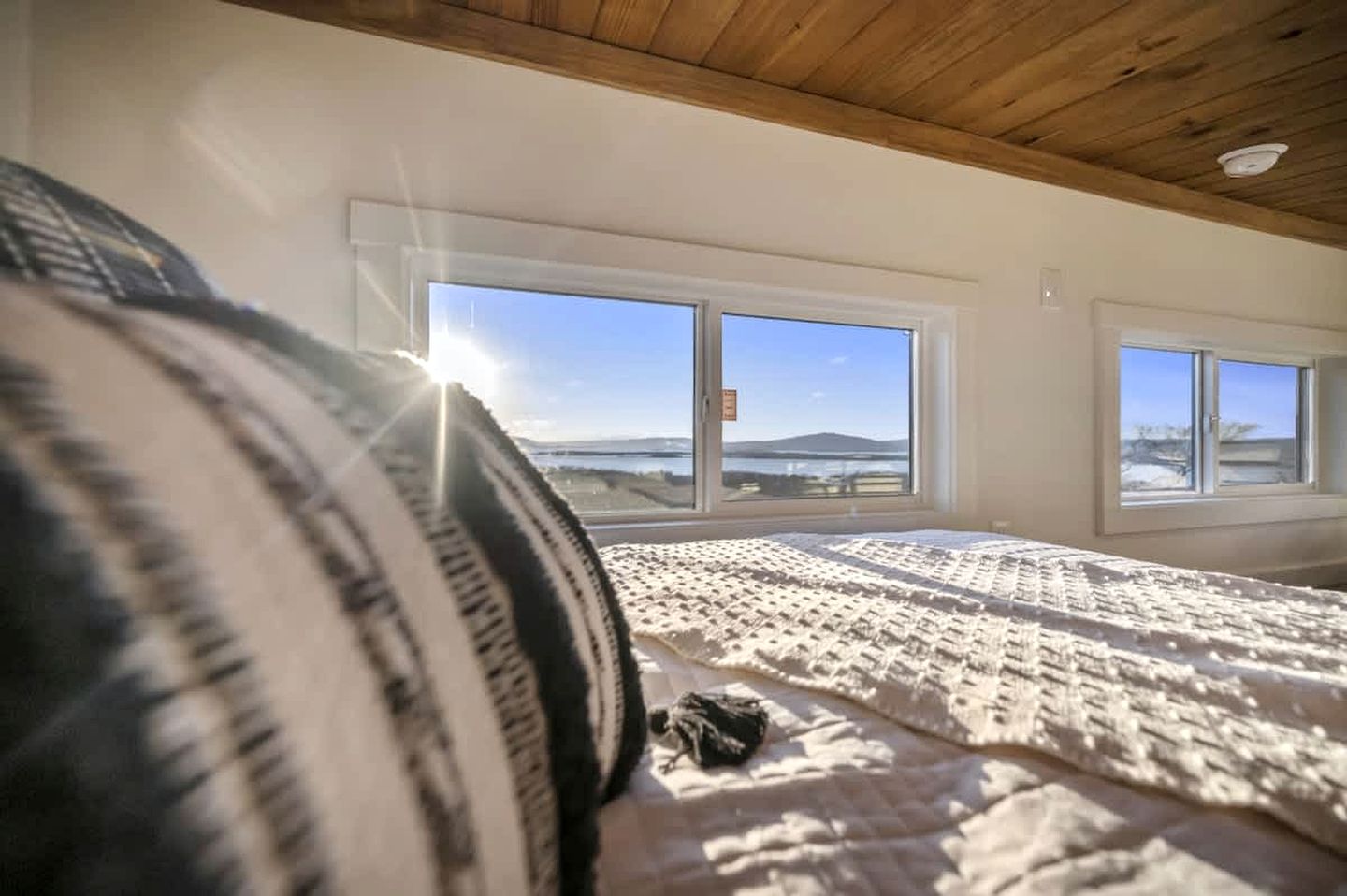 Serene Tiny Home Retreat with Sunrise Lake & Mountain Views in Pushmataha County, Oklahoma