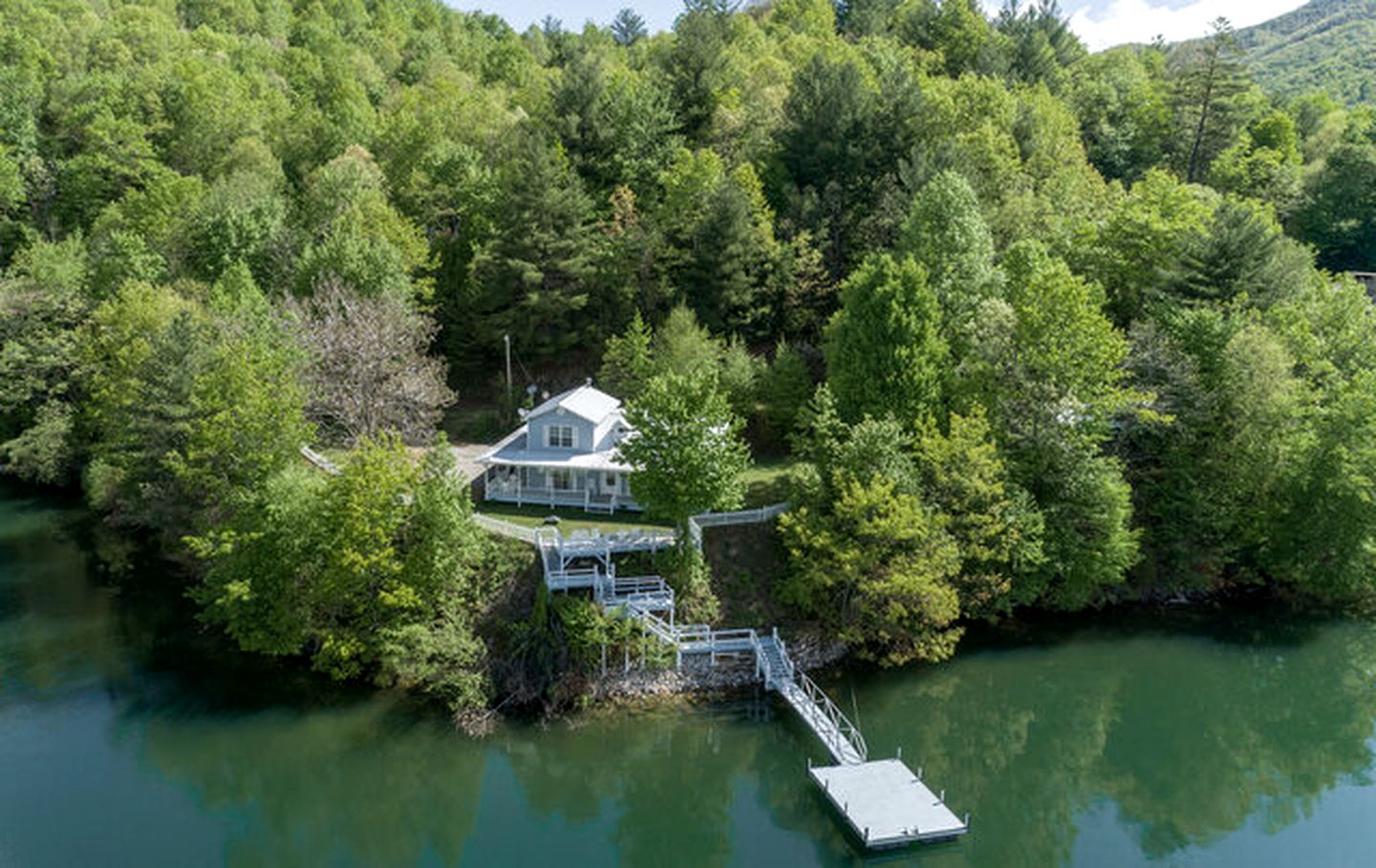 Secluded Lakefront Cabin with Private Dock on Lake Nantahala, Topton, North Carolina