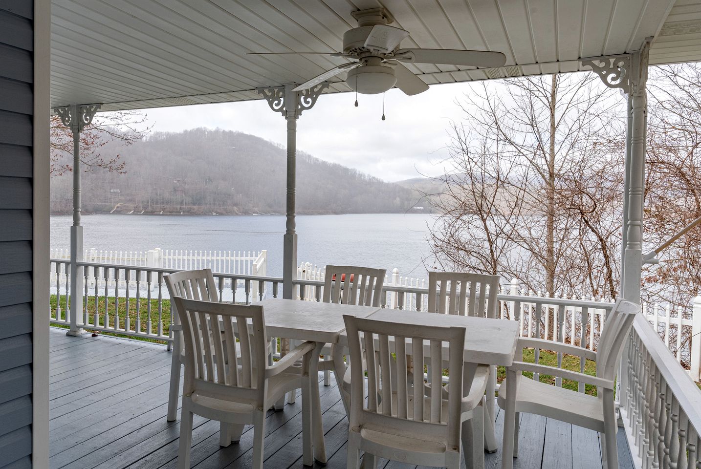 Secluded Lakefront Cabin with Private Dock on Lake Nantahala, Topton, North Carolina