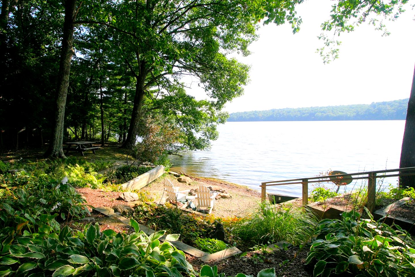 Secluded Lakeside Cottage Nestled in Woods for a Romantic Getaway near Mohawk State Forest, Connecticut