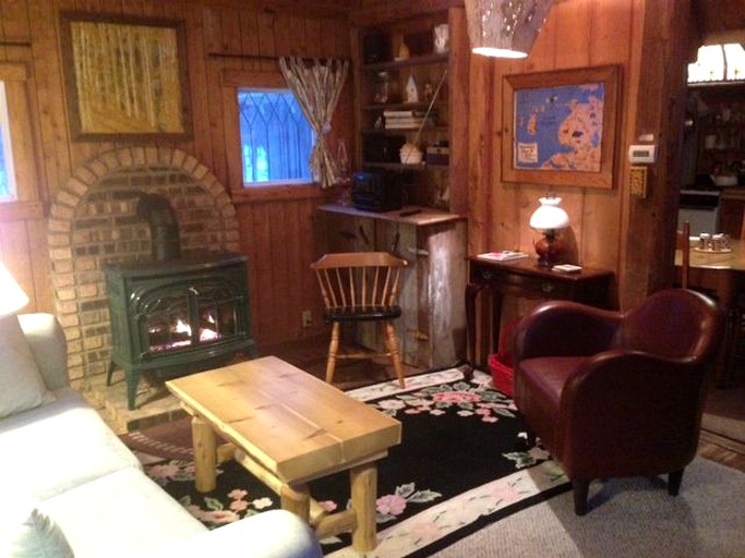 Log Cabins (Harbor Springs, Michigan, United States)