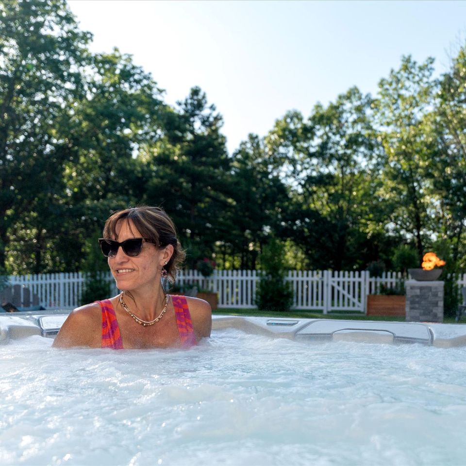 Secluded and Luxurious Lodge with Outdoor Pool on Private Property, Perfect for Large Groups in Eureka Springs, Arkansas