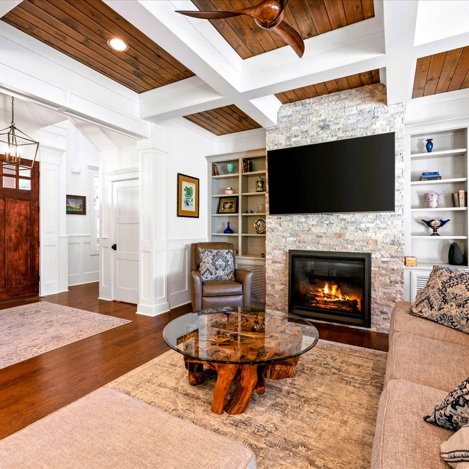 Secluded and Luxurious Lodge with Outdoor Pool on Private Property, Perfect for Large Groups in Eureka Springs, Arkansas