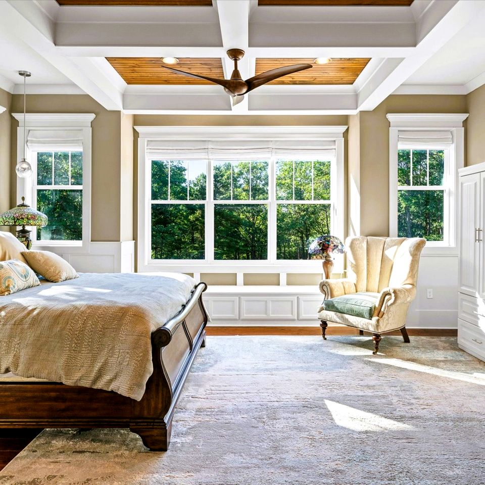 Secluded and Luxurious Lodge with Outdoor Pool on Private Property, Perfect for Large Groups in Eureka Springs, Arkansas