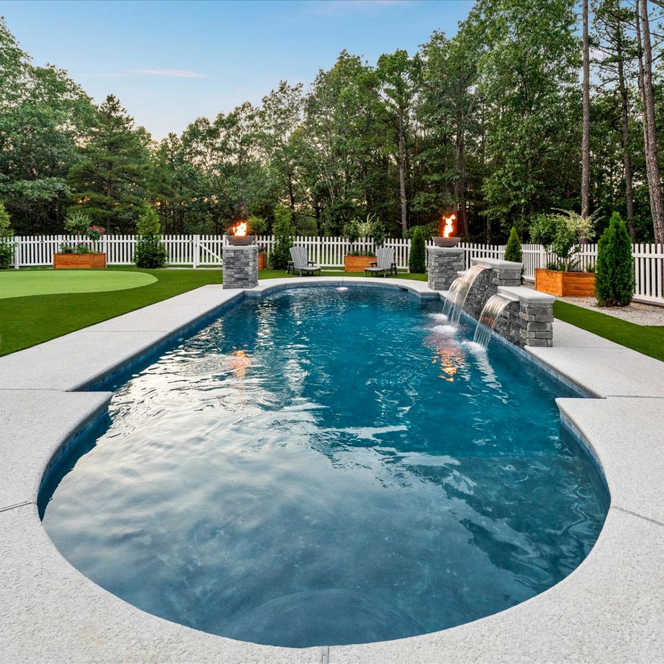 Secluded and Luxurious Lodge with Outdoor Pool on Private Property, Perfect for Large Groups in Eureka Springs, Arkansas