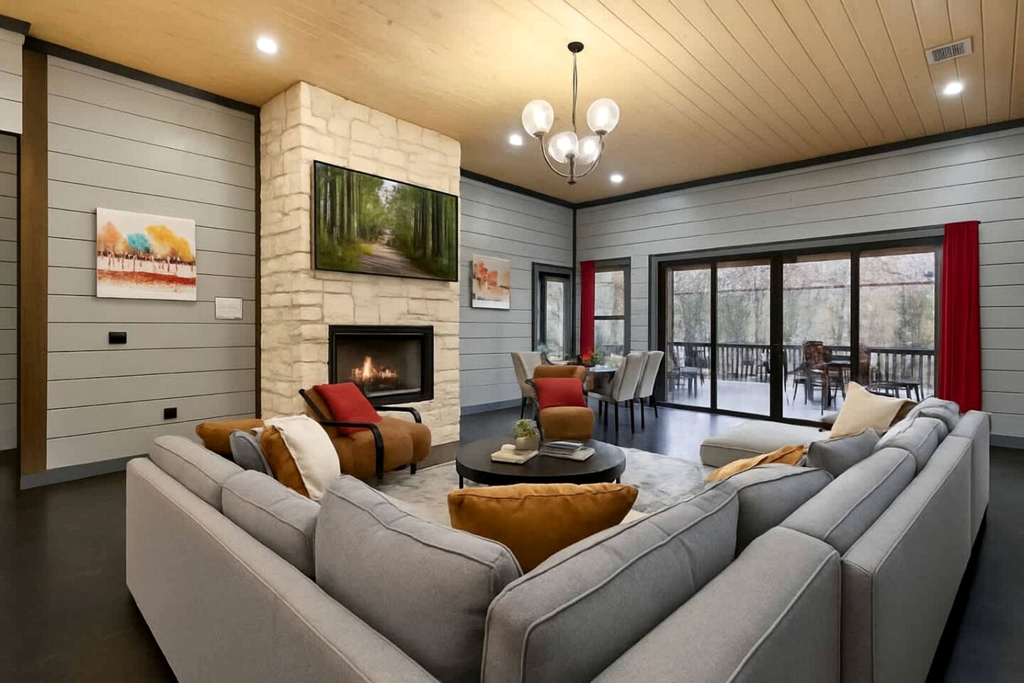 Secluded Luxury Cabin with Hot Tub & Fishing Pond Near Broken Bow Lake, Broken Bow OK