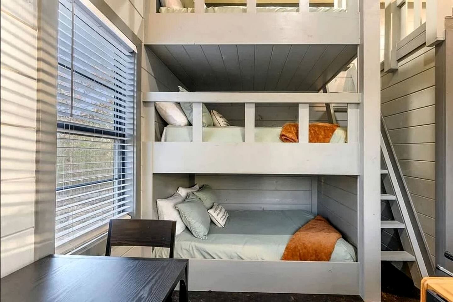 Secluded Luxury Cabin with Hot Tub & Fishing Pond Near Broken Bow Lake, Broken Bow OK